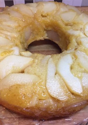 Una foto de Torta invertida de peras 🍐