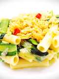 Sedanini con catalogna, cipollotti e crumble di parmigiano