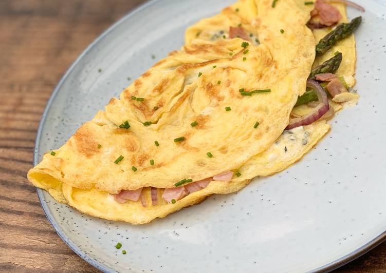 Steps to Prepare Super Quick Homemade Asparagus, Ham and Blue Cheese omelette