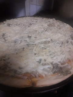 Una foto de Pizza distinta de cebolla