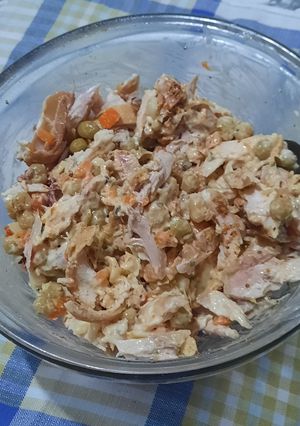 Una foto de Jardinera con presa de pollo cocido