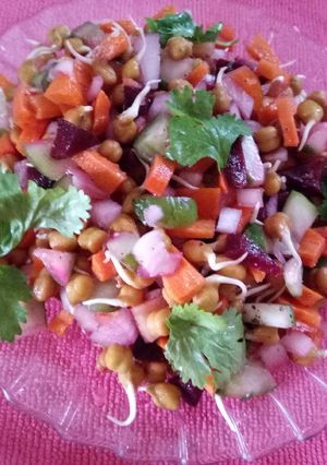 A picture of Chana Sprout veg salad.