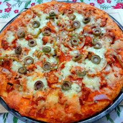 A picture of Chicken fajita pizza.