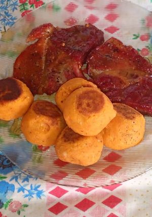Una foto de Bondiola de Cerdo con Salsa de Miel y Mostaza
