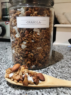 Una foto de Granola casera activada 💚🍯