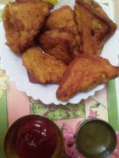 ब्रेड पकौड़ा (bread pakoda recipe in hindi) रेसिपी मुख्य फोटो