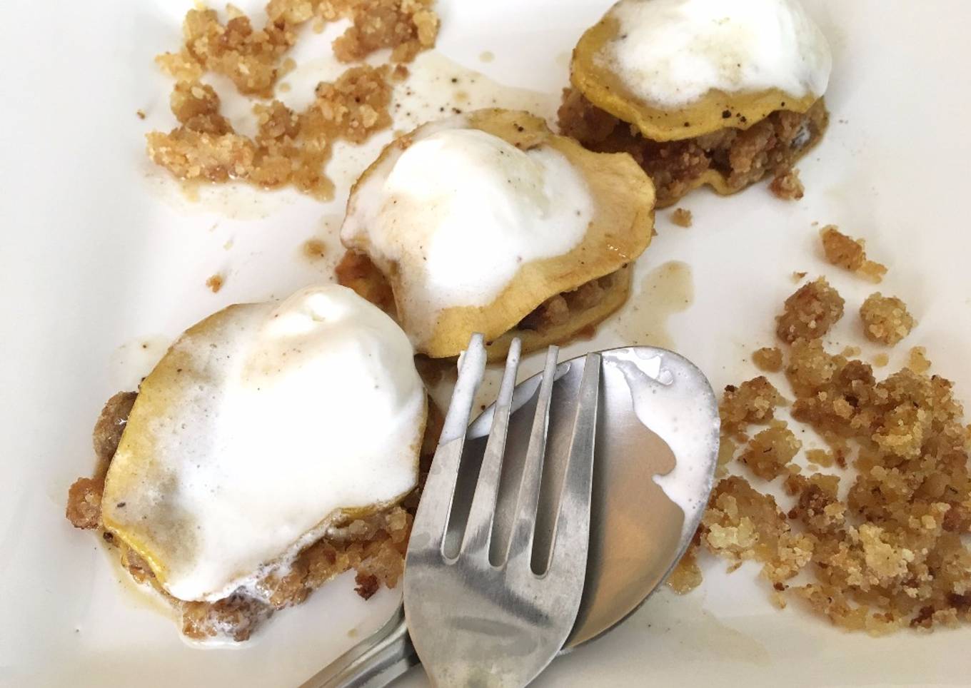 Honey Glazed Apples with Crumbled Cake