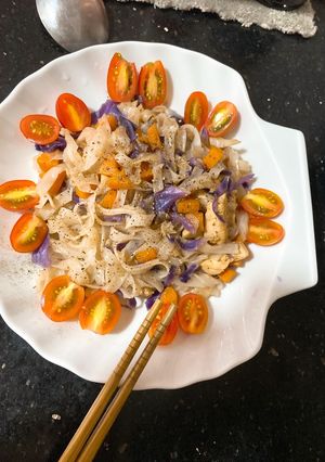 Hình của món Phở xào rau củ ức gà.