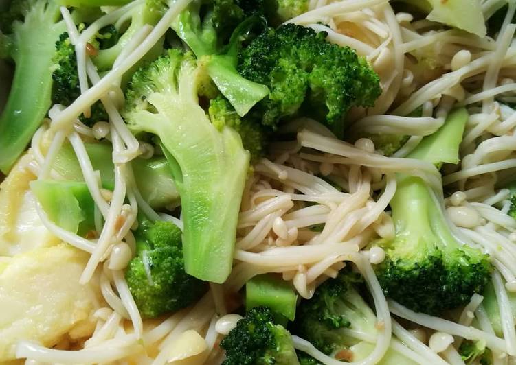 Steps to Make Favorite Broccoli with enoki mushroom and egg tofu