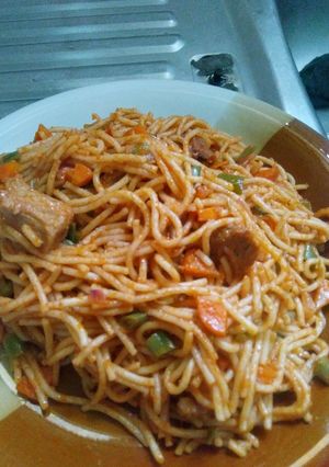 A picture of Spaghetti with vegetables.