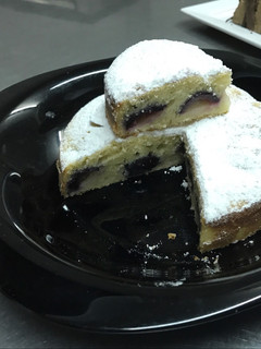 Una foto de Torta de ricota y ciruelas + tips
