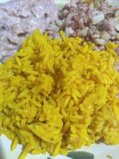 Una foto de Arroz con azafrán 😋