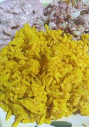 Una foto de Arroz con azafrán 😋