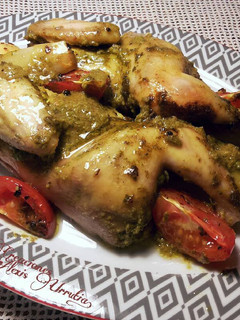 Una foto de Picantón al horno en lata, con hierbas aromáticas y especias nobles