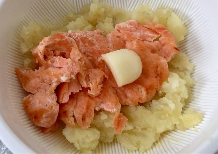 Resep: Mashed potato with Salmon &amp; cheese (MPASI 9bln) yang Lezat
