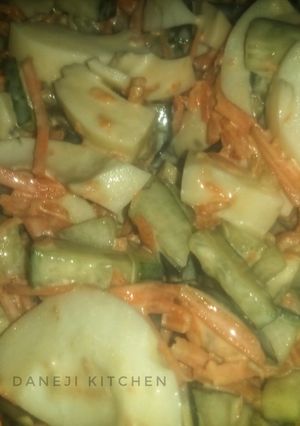 A picture of Creamy Cucumber salad.