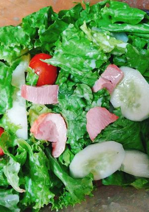 Hình của món Bữa tối nhanh gọn với salad dưa chuột cà chua lườn ngỗng.