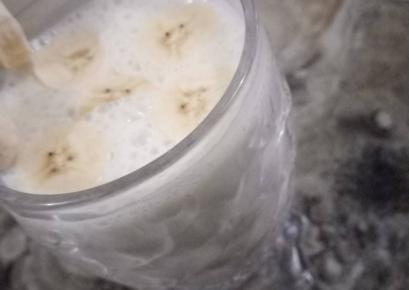 Banana yoghurt smoothie