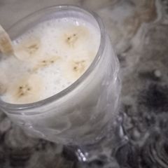 A picture of Banana yoghurt smoothie.