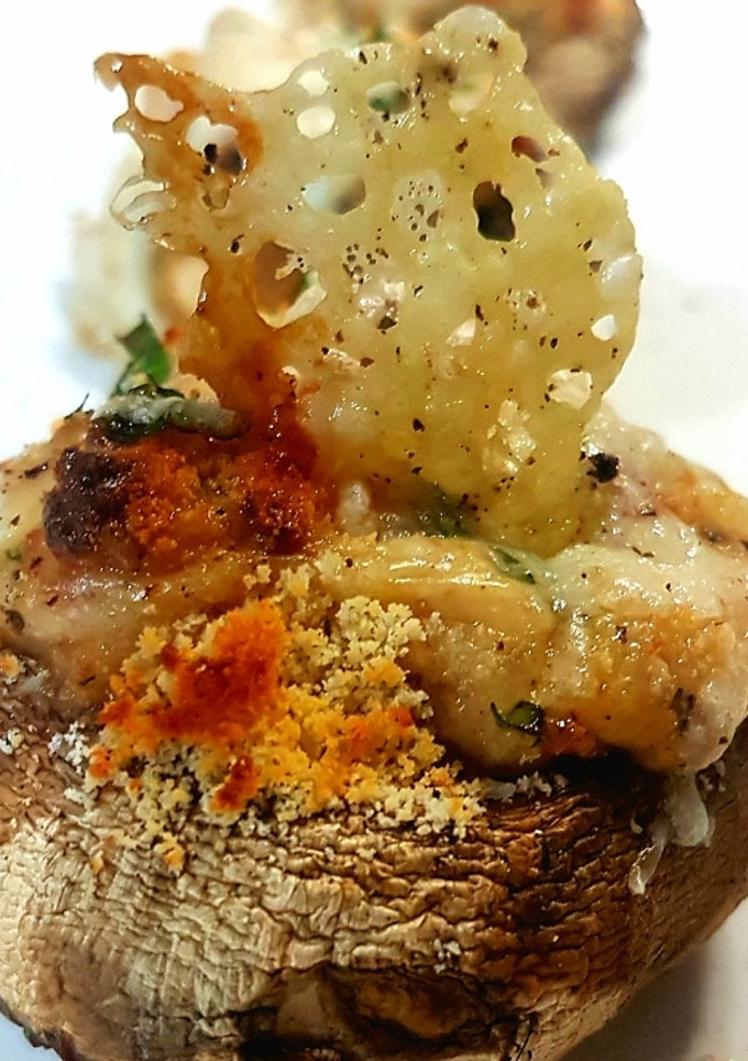 Una foto de Champiñones rellenos de jamón ibérico