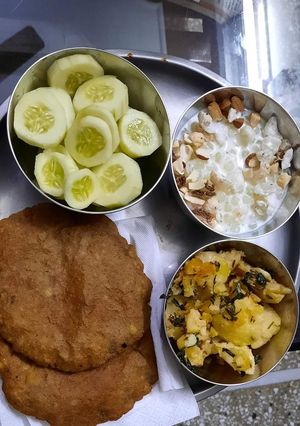 पूरी के साथ आलू की सब्जी रेसिपी मुख्य फोटो