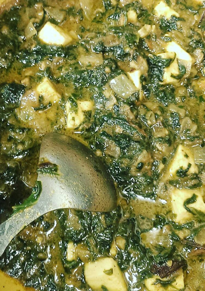 A picture of Palak paneer.