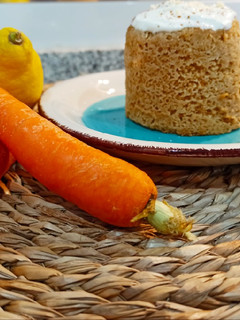 Una foto de Mug cake esponjoso de zanahoria 🥕 y coco 🥥