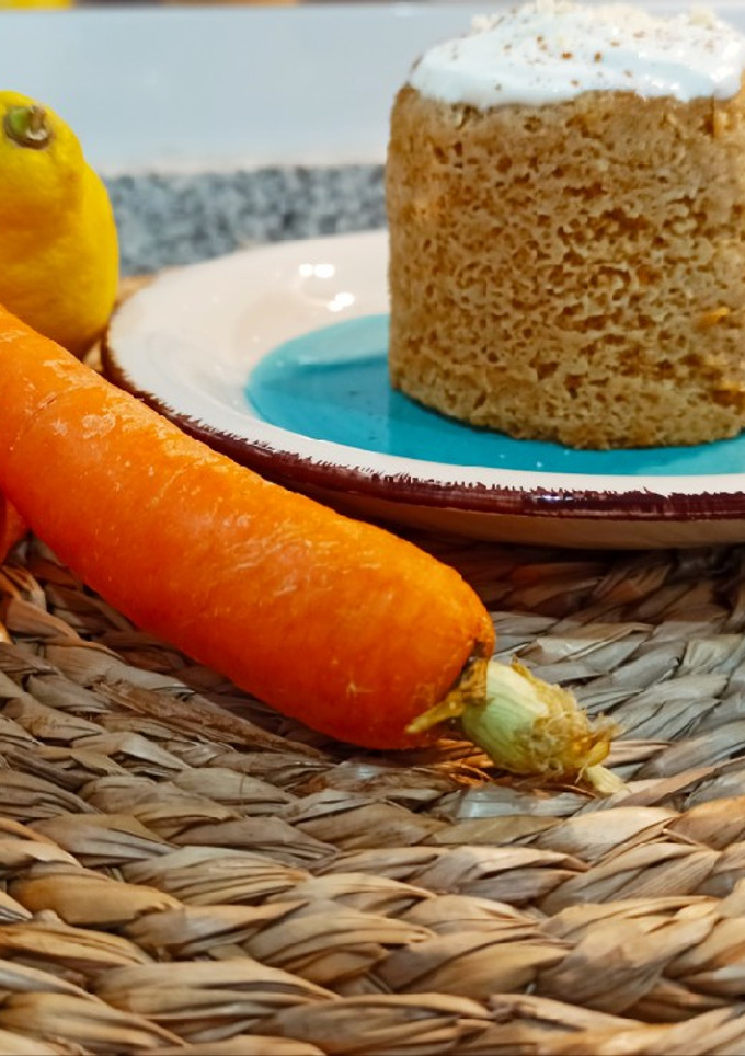 Una foto de Mug cake esponjoso de zanahoria 🥕 y coco 🥥