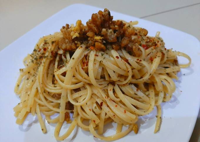 Crispy Chicken with Fettuccine Aglio e Olio