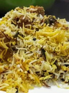 ஹைத்ராபாதி சிக்கன் தம் பிரியாணி (Hyderbadi chicken dum biriyani recipe in tamil) செய்முறை முக்கிய புகைப்படம்