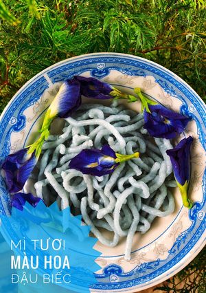 Hình của món Ăn dặm - Mì tươi màu hoa đậu biếc.