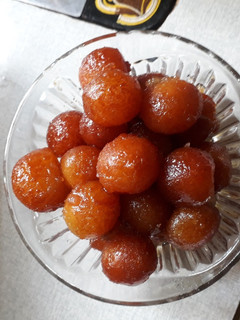 गुलाब जामुन (gulab jamun recipe in Hindi) रेसिपी मुख्य फोटो