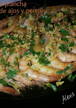 Foto principal de Gambas a la plancha con salteado de ajos y perejil