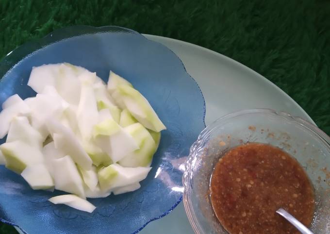 Rujak mangga muda saus kacang