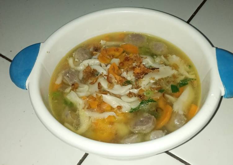 Bagaimana Menyiapkan Sup bakso jamur yang Enak Banget