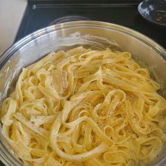 A picture of Fettuccini Alfredo (college student recipe).
