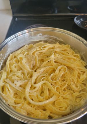A picture of Fettuccini Alfredo (college student recipe).