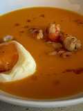 Crema de calabaza, langostinos y huevo mollet