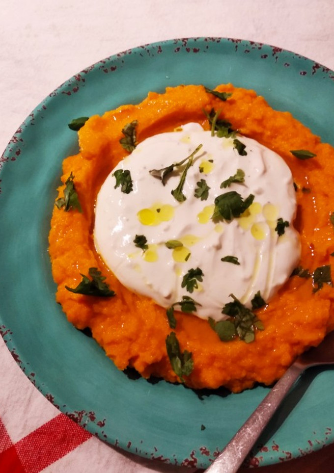 Una foto de Dip de zanahorias y yogur