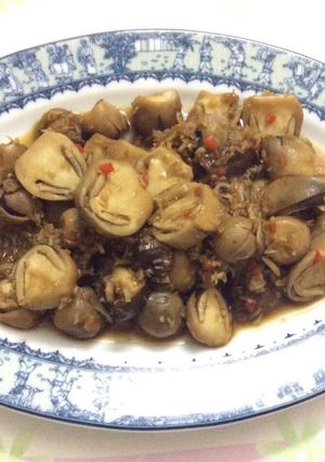 Hình của món Nấm rơm, nấm mèo kho sả.