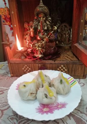 A picture of Ukadiche Modak.