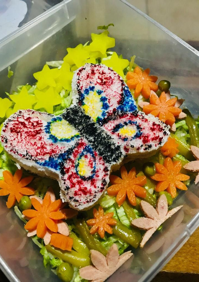 Una foto de Una Mariposita atrapada en Flores