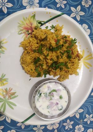 A picture of Tomato pulavu with raitha (Tomato pulao with raita recipe in tamil).