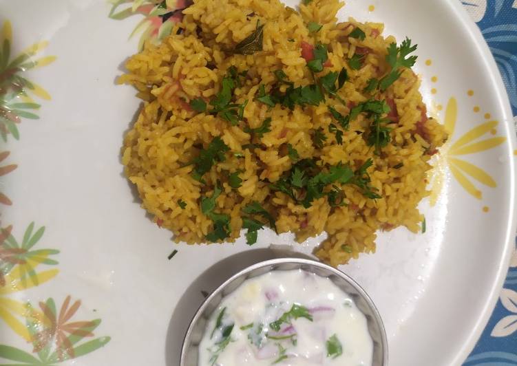 Recipe of Perfect Tomato pulavu with raitha (Tomato pulao with raita recipe in tamil)