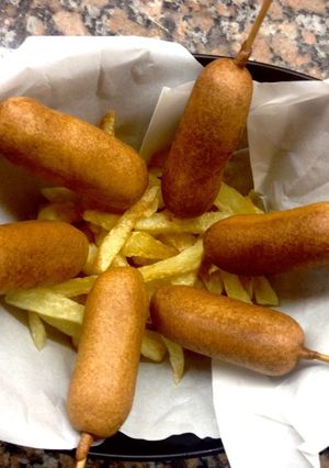 Una foto de Banderillas (corndogs)