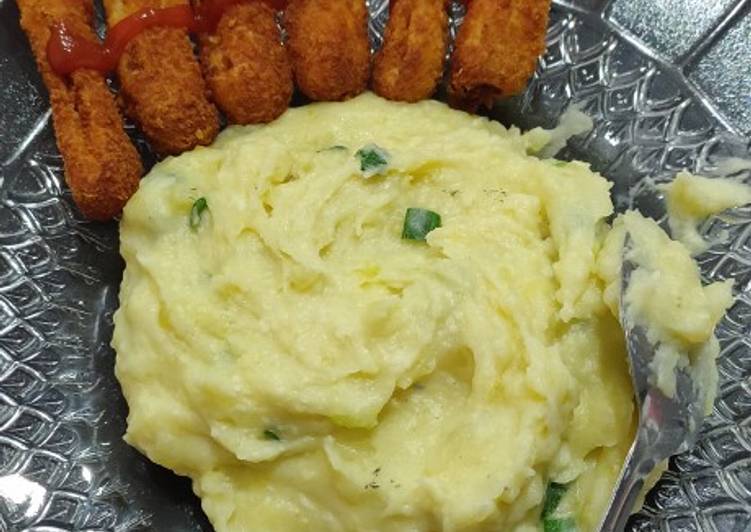 Rahasia Menyiapkan Mashed potato with chicken nugget Kekinian