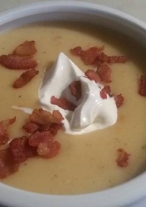 A picture of Potato & Bacon Soup.