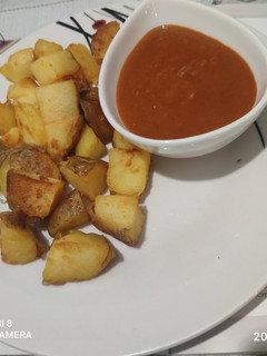 Una foto de Patatas bravas en mambo!!