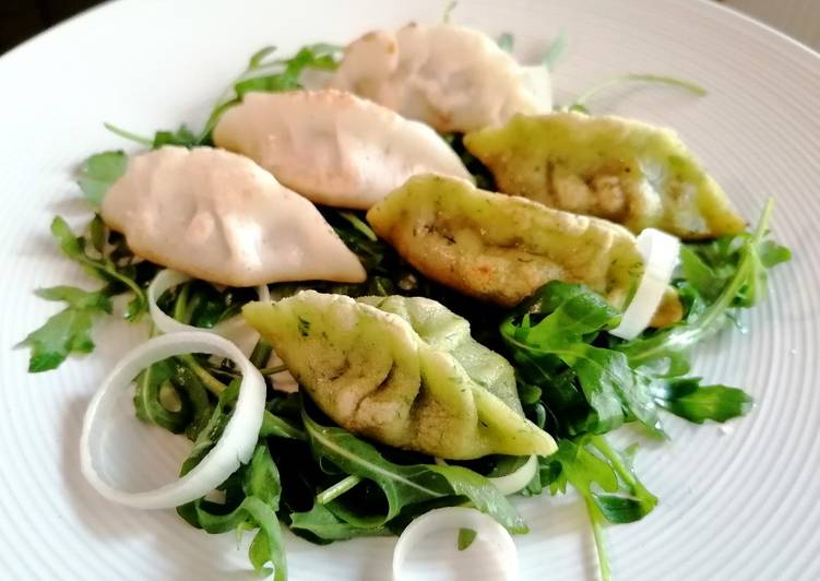 Steps to Prepare Quick Gyoza senza glutine con gamberetti e verdure