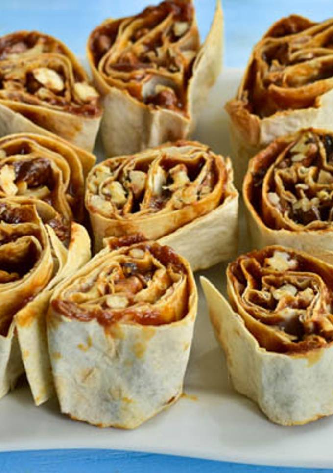 Рулетики из лаваша со сгущенкой и орешками